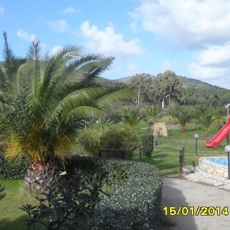 Vila Agriturismo Isidoro Fertilia Exteriér fotografie