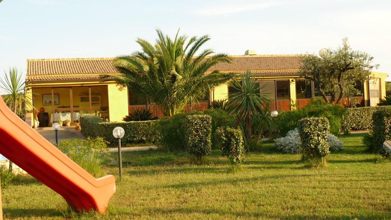 Vila Agriturismo Isidoro Fertilia Exteriér fotografie