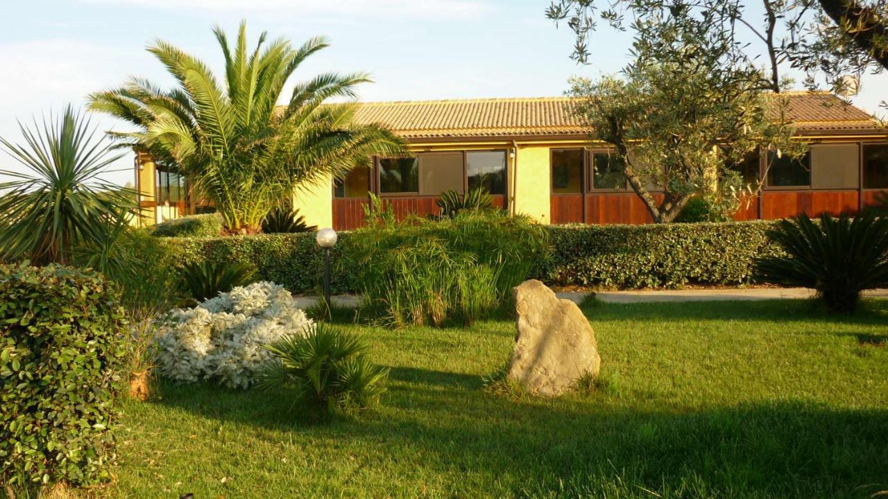 Vila Agriturismo Isidoro Fertilia Exteriér fotografie